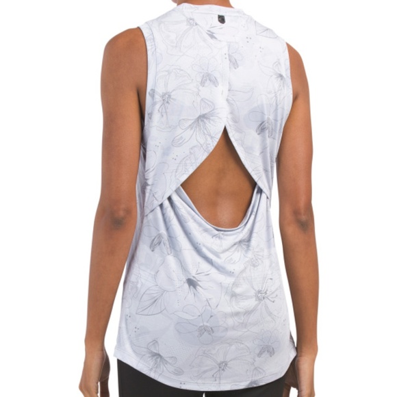 Under Armour Tops - Under Armour Fitted Floral Athletic Top